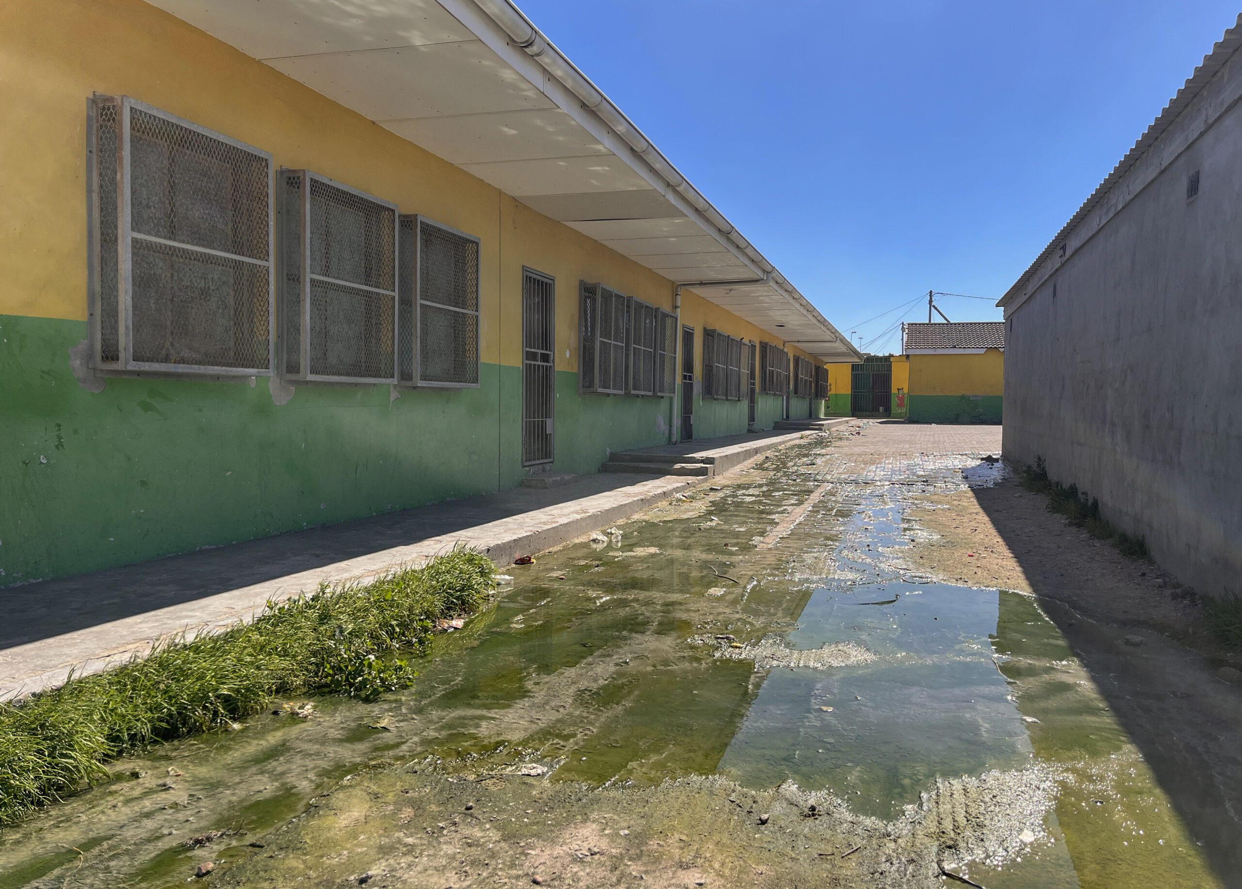 Parents forced the suspension of schooling at Kuyasa Primary School due to sewage spills on the grounds, impacting q,500 learners. Photo: Velani Ludidi/EdDesk